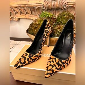 NIB Michael Kors Cheetah Print Pointed Toe Heels Size 7.5 Sexy Gorgeous Cow Fur